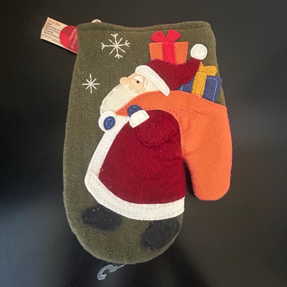 Russ Berrie Christmas Santa Carrying Sack Oven Mitts. (Set of 2) NWT